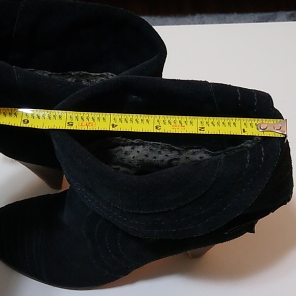 Gorgeous leather pull-on slouchy style ankle boots - Picture 6 of 9